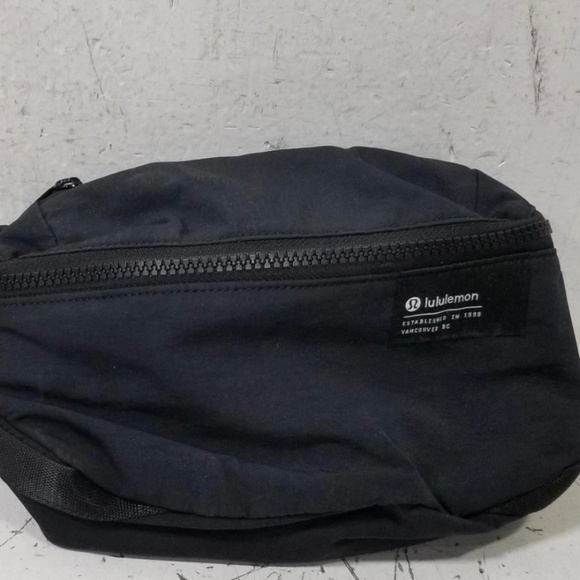 Lululemon Clean lines belt sling bag and mini psychedelic belt bag Black  Travel - Picture 2 of 16